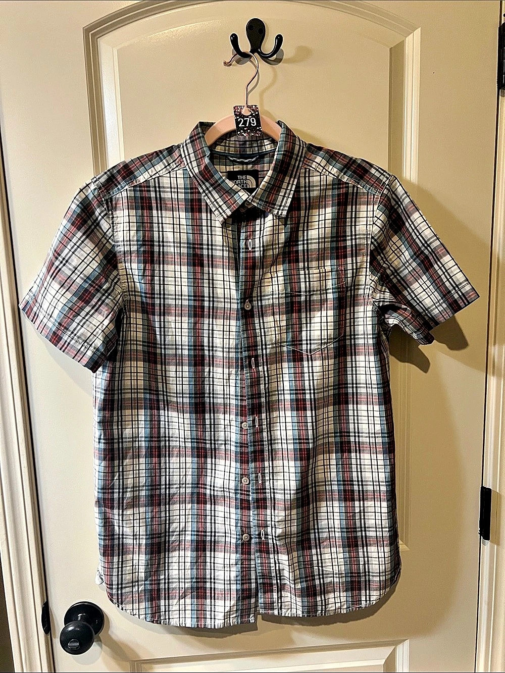The North Face Plaid Button Down in Gray & Red Size Medium H279